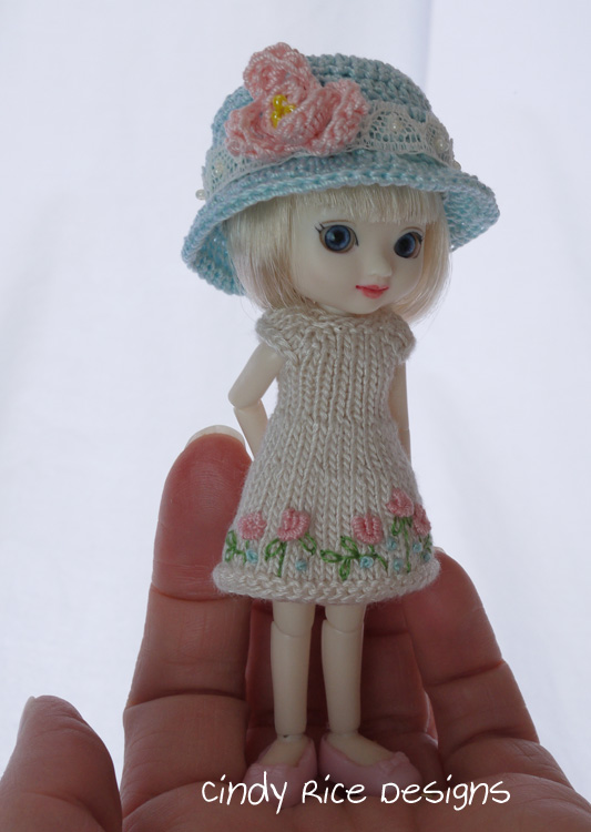 tiny roses abloom 399