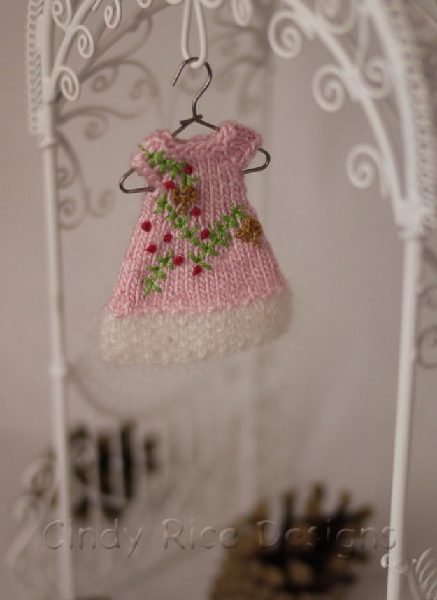 pinecones and berries 607 wm b