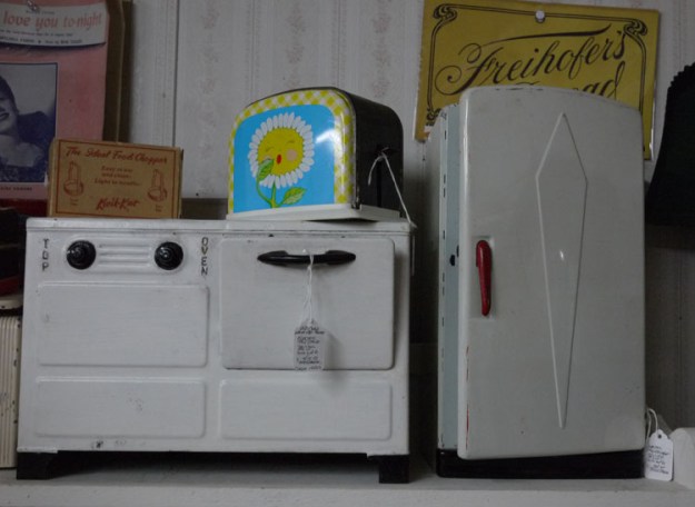 volo antique mall toys 561