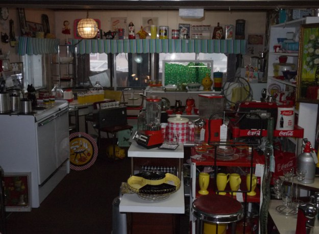 volo antiques kitchen 574