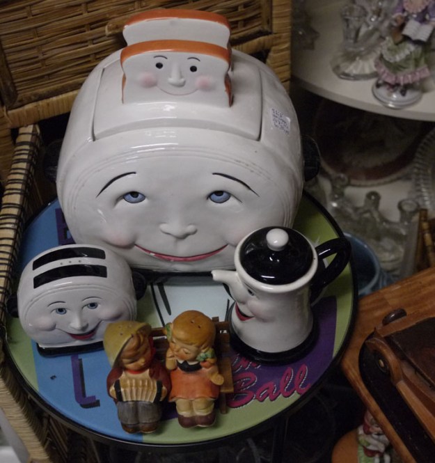 volo antiques kitchen 588