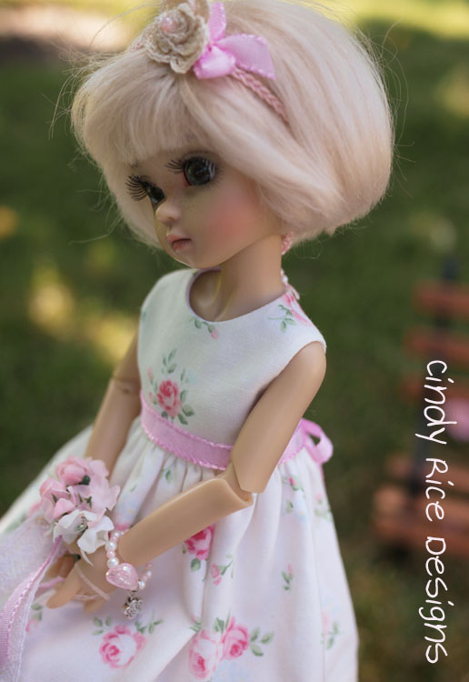 cutie in the garden 452