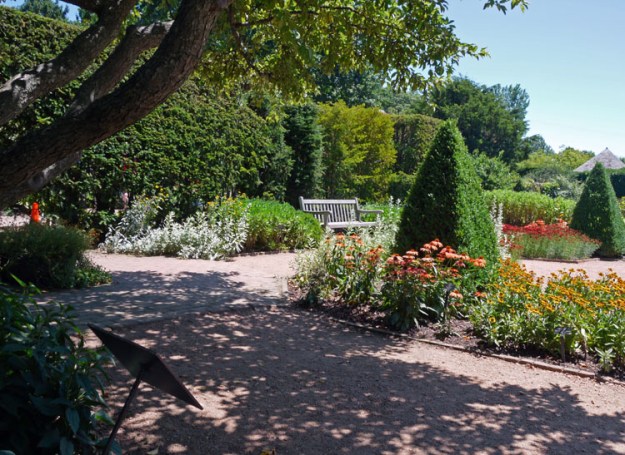 english walled garden 967