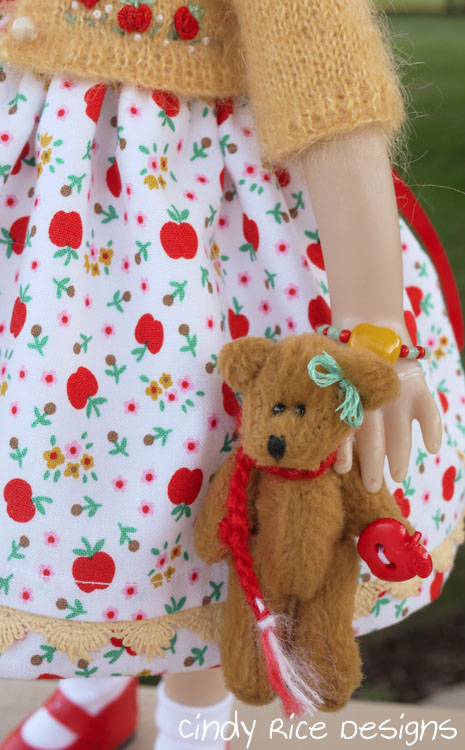 teddy-n-me-and-the-apple-tree-486
