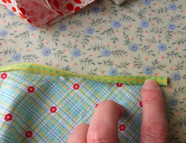 bias armhole edge 905