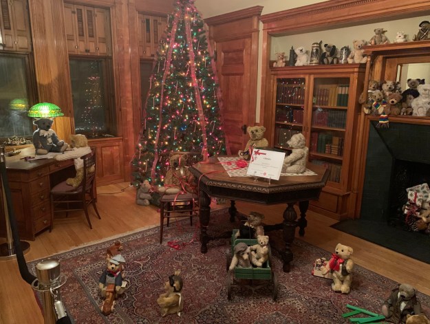 2019 christmas pabst mansion library 4923
