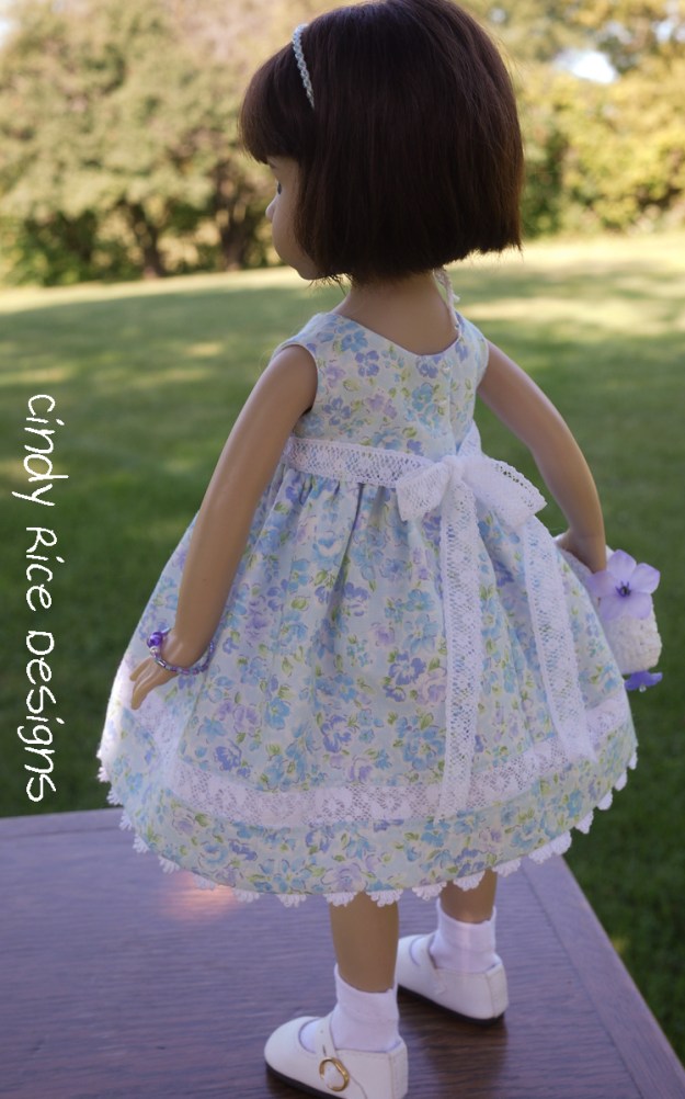 summery blue in the garden 654